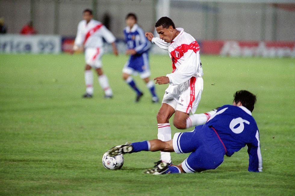 El 29 de junio de 1999, la Selección Peruana derrotó 3-2 a Japón, con goles de Roberto Holsen (2) y Jorge Soto. El choque fue por la Copa América desarrollada en Paraguay (Foto GEC Archivo) 
