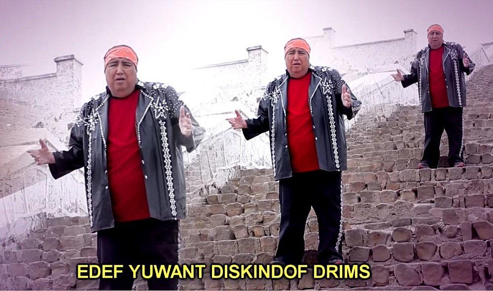 Tongo rinde homenaje a Red Hot Chili Peppers y canta "drims its californiqueishon" (VIDEO) 