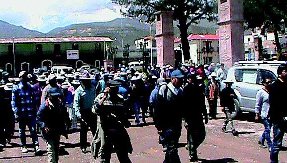 Arequipa: Pobladores protestan en Caylloma contra autoridades