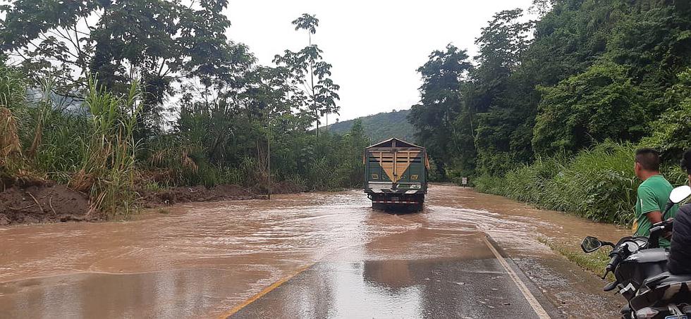 Desborde del río Perené inunda dos tramos de la carretera marginal (VIDEO)