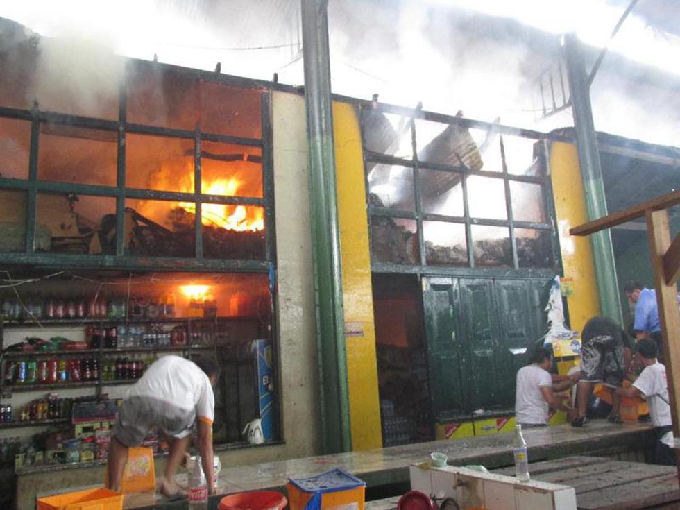 Iquitos: Incendio consumió varios puestos de Mercado Central (Fotos)