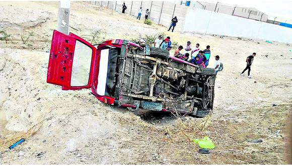 Racha de accidentes en la carretera a Paita deja 29 personas heridas (VIDEO) 