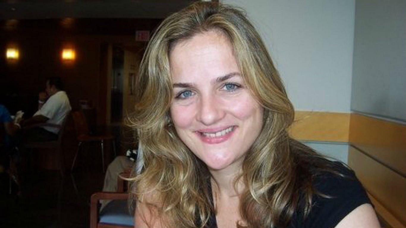 Periodista también denuncia a Donald Trump por abuso sexual