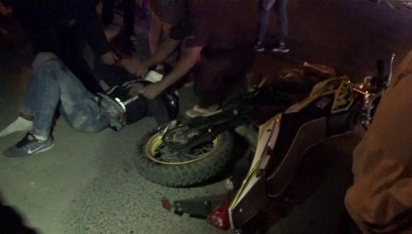 Nuevo Chimbote: Motociclista se estrella contra mototaxi y salva de milagro