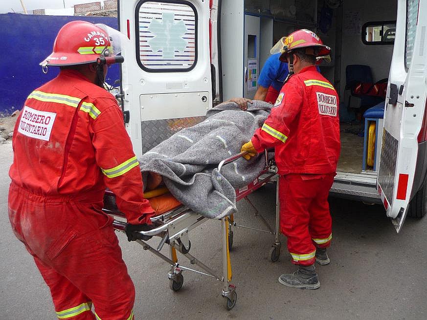 Conductor de tráiler se salva de morir y caer a abismo de 150 metros de profundidad