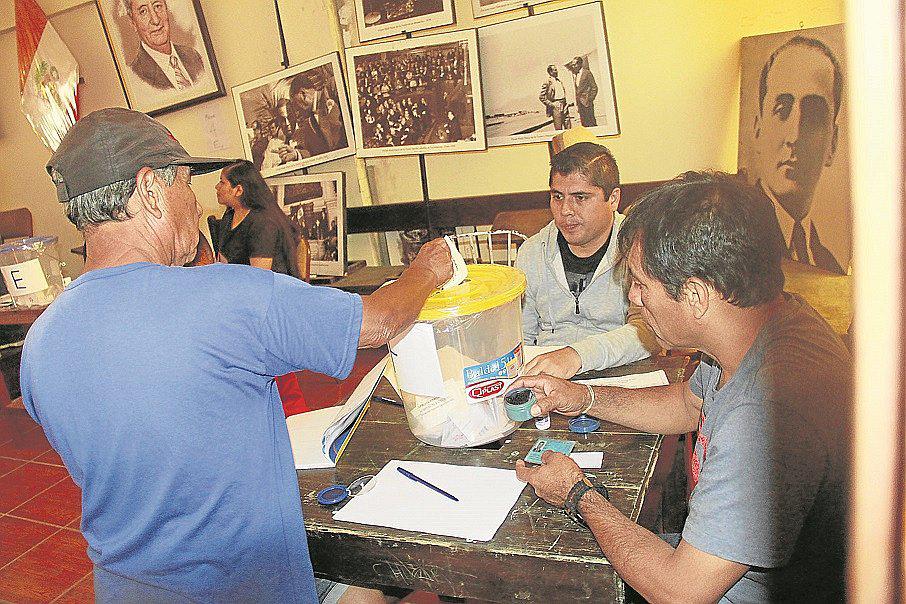 Apepistas en mesas de votación de internas apristas