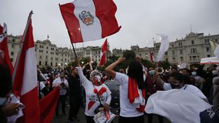 Ciudadanos marchan “por la paz y la democracia” en calles del Cercado de Lima (FOTOS)