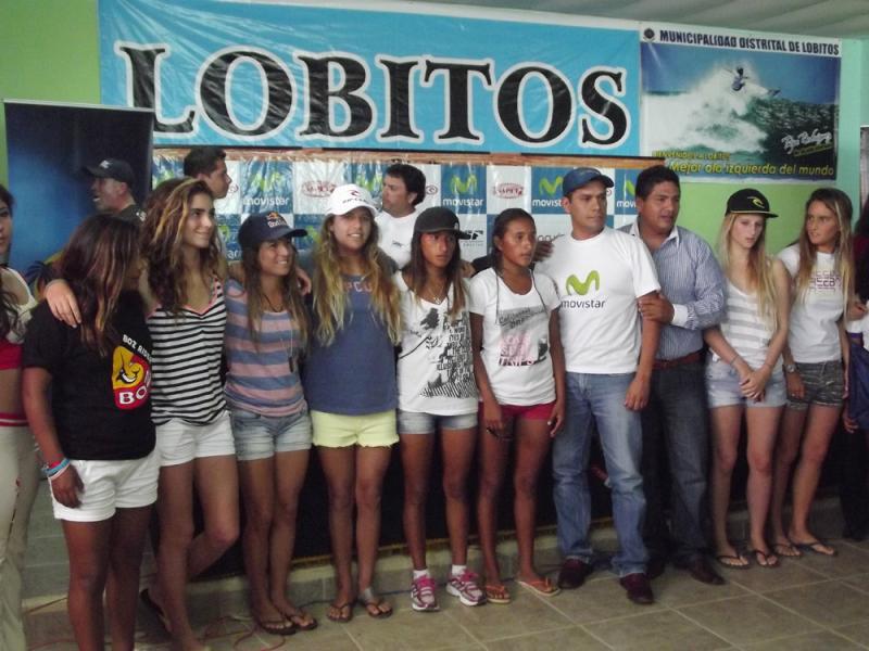 Sofía Mulanovich y Analí Gómez en Mundial de Surf en Lobitos