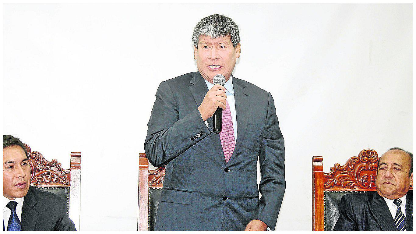 Con anuncios y retos, Oscorima vuelve al gobierno regional de Ayacucho 