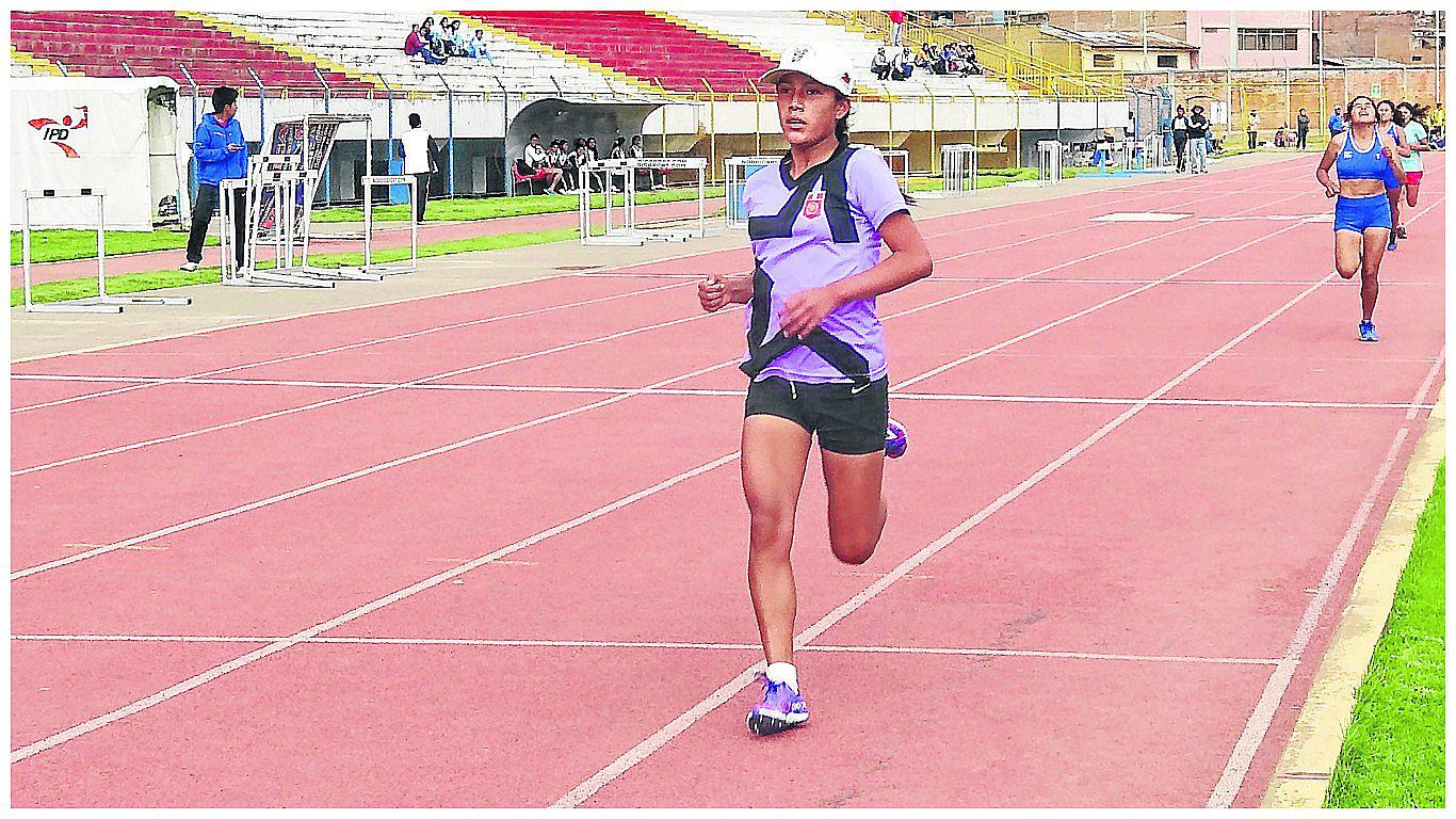 Flor Rosas: La mejor marca técnica de atletismo