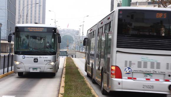 Desde mañana, los buses troncales aumentarán su aforo en un 43%. Los usuarios parados deberán respetar el distanciamiento.
