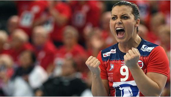 ​Difunden fotos íntimas de jugadora noruega de handball (FOTOS)