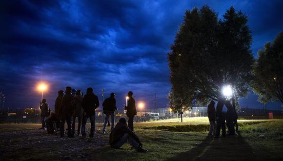Cientos de inmigrantes intentan de nuevo cruzar a Reino Unido desde Calais
