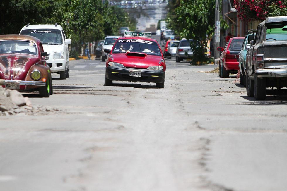 Problemas en Miraflores y Cerro Colorado por pistas malogradas (FOTOS)