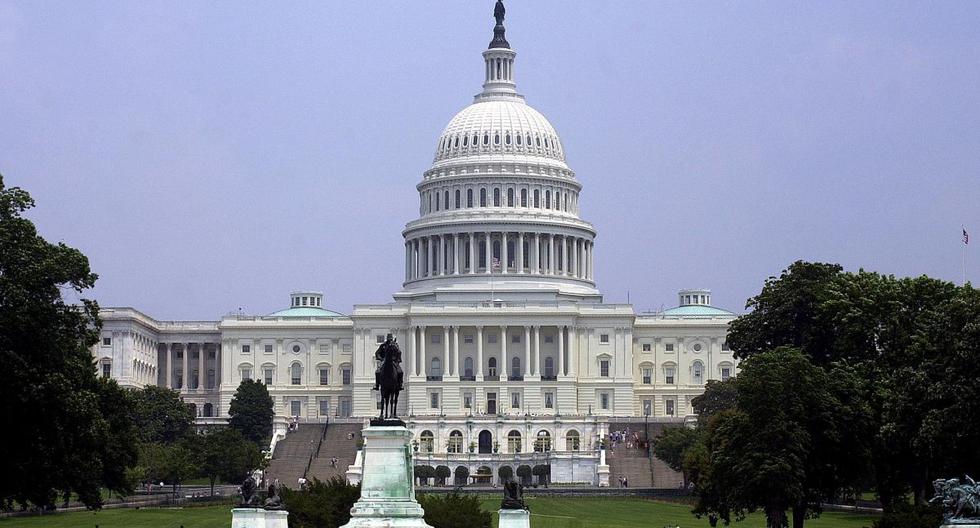 Esta foto muestra la vista de la fachada norte del Capitolio de los Estados Unidos en Washington, DC, el 28 de junio de 2001. (Foto: EMilie Sommer / AFP)
