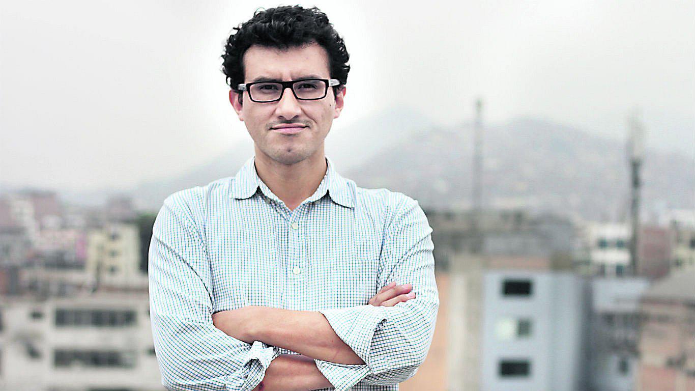 Marco Avilés, escritor peruano: "No todos los inmigrantes huyeron por la violencia"