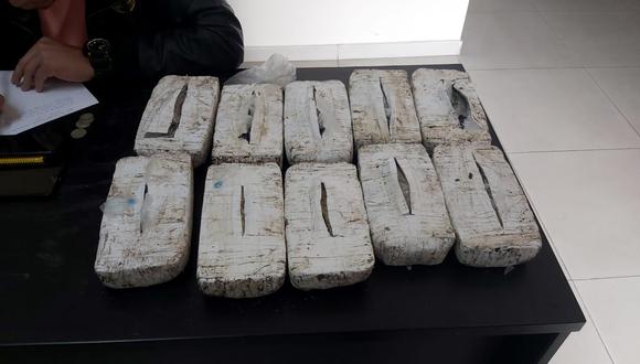 Estos son los diez paquete con droga tipo ladrillo que estaban camuflados en un saco con papas. (Foto: PNP)
