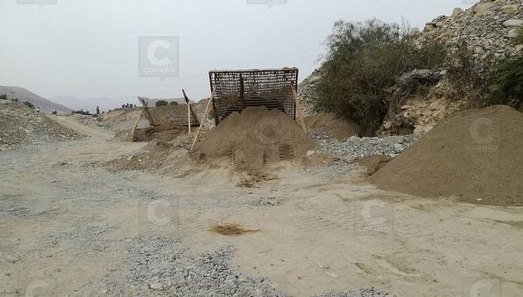 Agricultores se quejan por extracción de arena en el río Seco