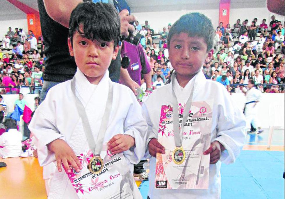 Medallistas de karate sin apoyo para entrenar