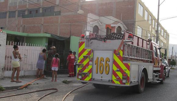 Corto circuito desata incendio en vivienda y moviliza a los bomberos 