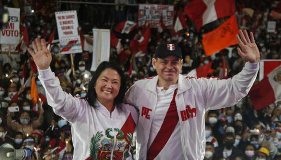 Keiko Fujimori y su esposo Mark Vitto son investigados por la justicia peruana. (Foto: EFE)