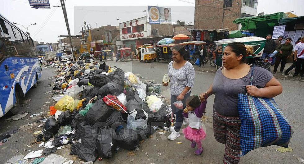 Comas: Camiones de basura cobran por recojo a vecinos (GALERÍA
