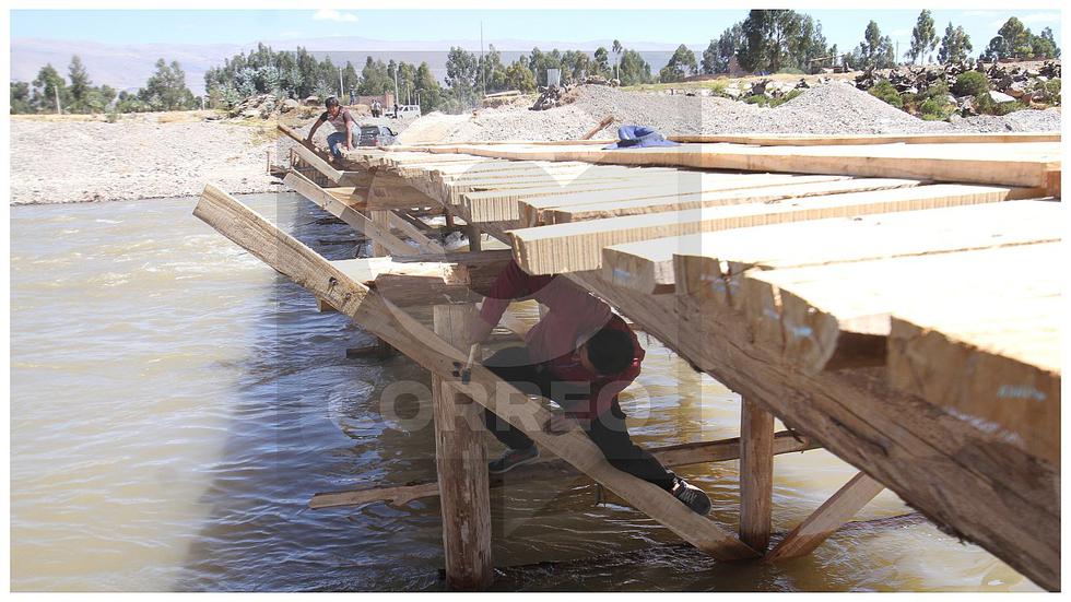 Pobladores de Huamancaca construyen su propio puente sobre el río Mantaro (FOTOS)