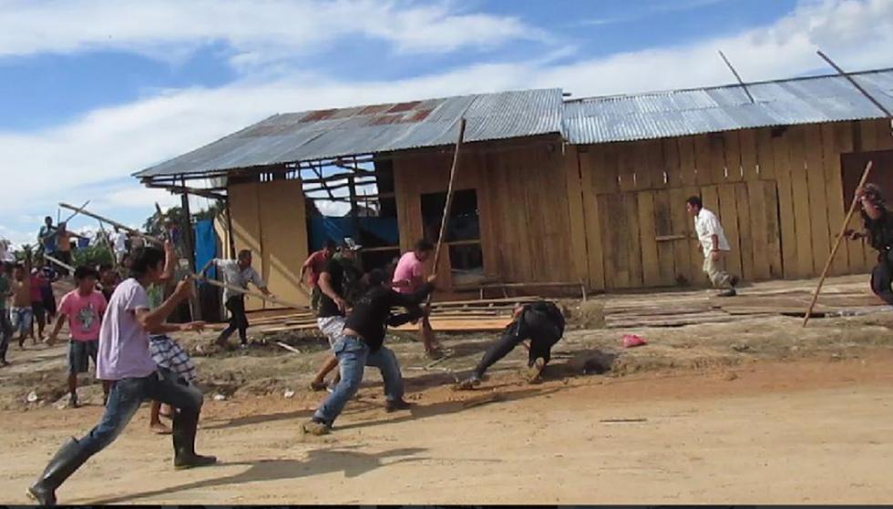 Iquitos: Pobladores "masacran" a policías (VIDEO)