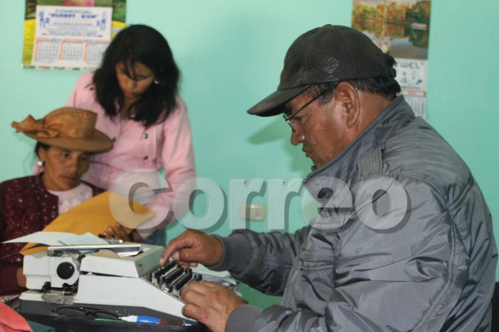 Los mecanógrafos y la tradición que se extingue lentamente (FOTOS)