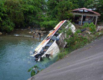 3 muertos y 45 heridos