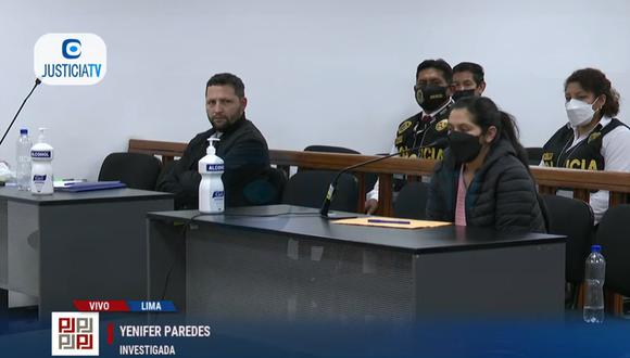Yenifer Paredes y alcalde José Medina Guerrero son investigados por los presuntos delitos de organización criminal, lavado de activos y colusión agravada. (Foto: Captura Justicia TV)