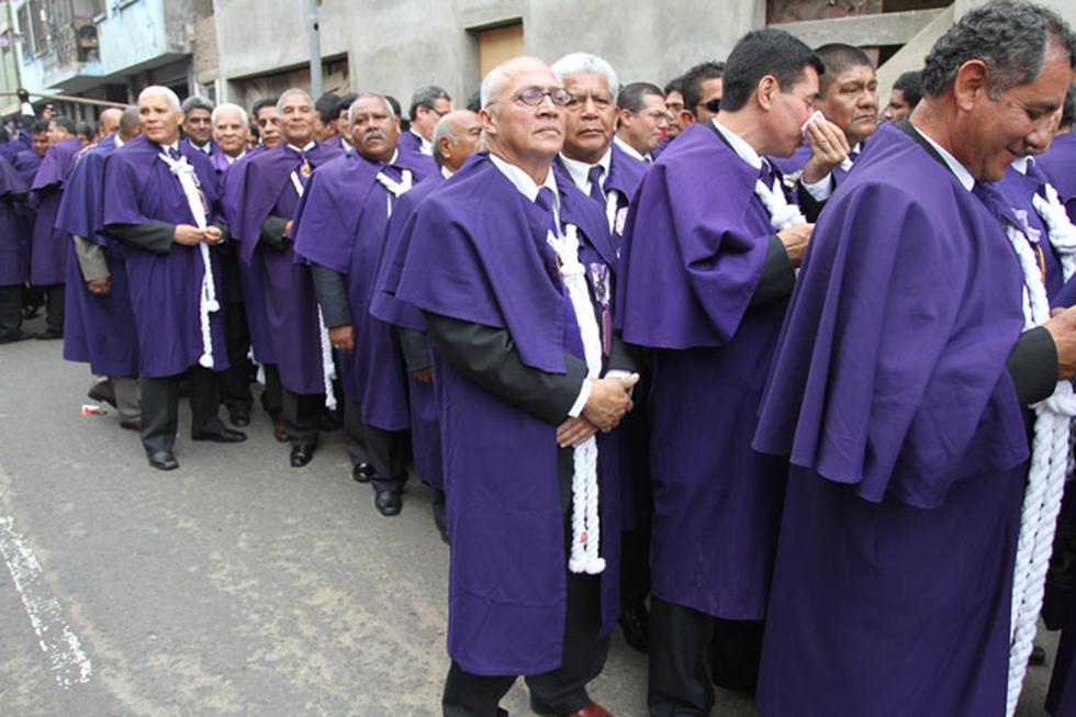 FOTOS: Fieles siguieron el recorrido del Señor de los Milagros