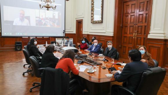 Vicente Zeballos pidió la unidad de la sociedad civil para generar las condiciones para una rápida reactivación económica. (Foto: PCM)