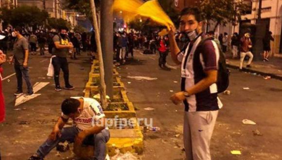 Un gran gesto fue registrado en las calles durante la marcha contra el gobierno de Merino. (Foto: Pase filtrado Perú)