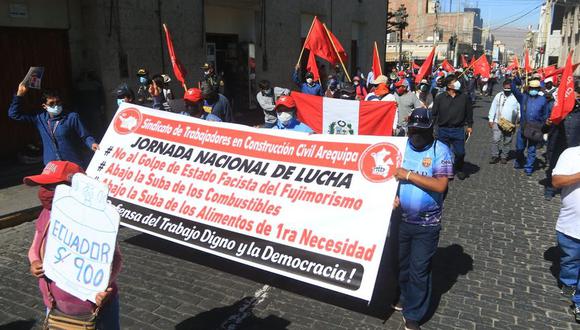 Manifestantes llevaron cartelas reclamando la suba del precio del balón de gas. (Foto: Eduardo Barreda)