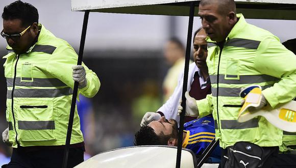 Francés Gignac salió conmocionado y en ambulancia de la final del fútbol mexicano (VIDEO)