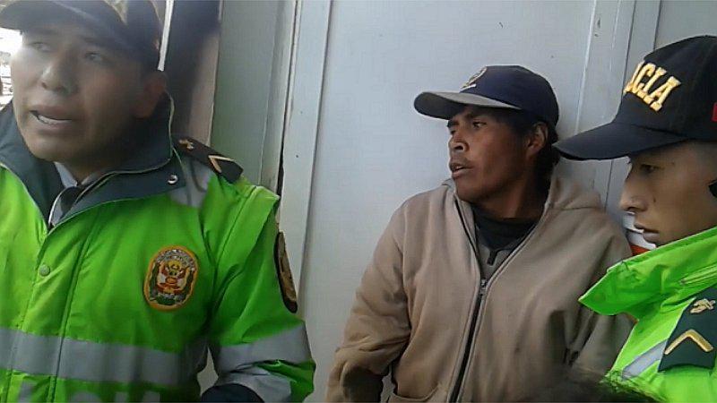 Comerciantes se enfrentan a la PNP por arresto de una persona con retraso mental (VIDEO)