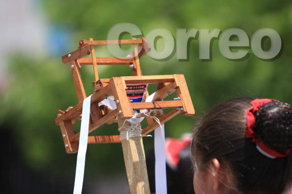 Colorido desfile engalana calles de Huancayo (FOTOS) 
