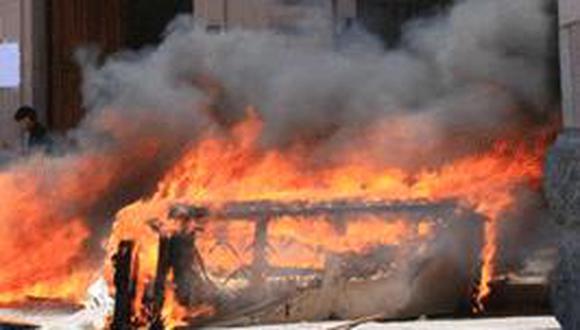 Transportistas queman caseta de Ositran en Arequipa