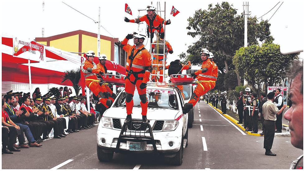 Tumbesinos disfrutan de desfile cívico militar (FOTOS) 