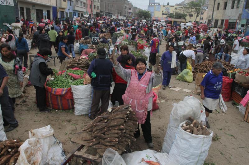Exigen a Villarán solucionar caos de "La Paradita"