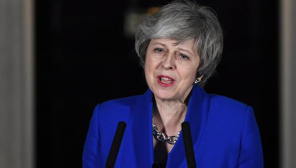 Theresa May sobrevive a la moción de censura y busca un "plan B" para el "brexit"
