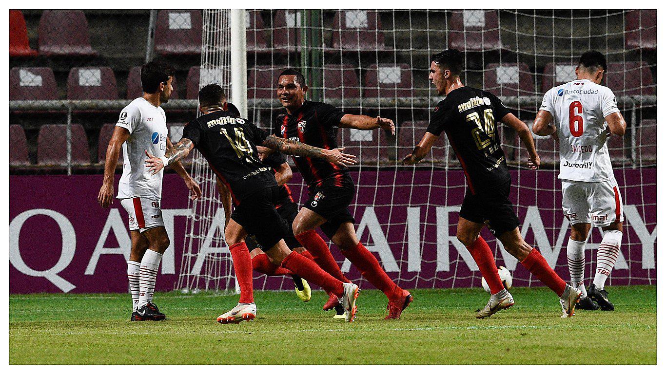 ​Deportivo Lara de Venezuela jugó el mismo día dos partidos y salió victorioso en ambos