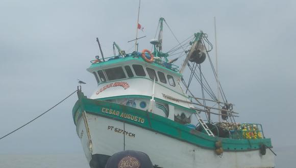 Diez adultos y un menor desaparecidos tras naufragio en el mar de Pisco.