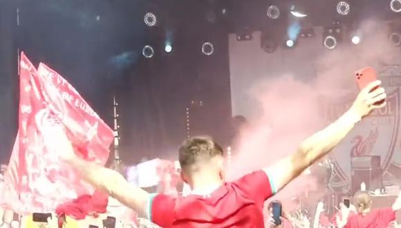 Hinchas de Liverpool protagonizaron espectacular escena en el Fan Fest. (Foto: Captura)