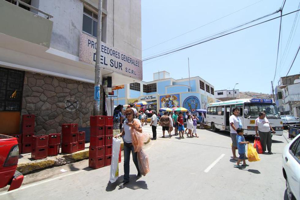 Informales se adueñan de calles de Pucusana