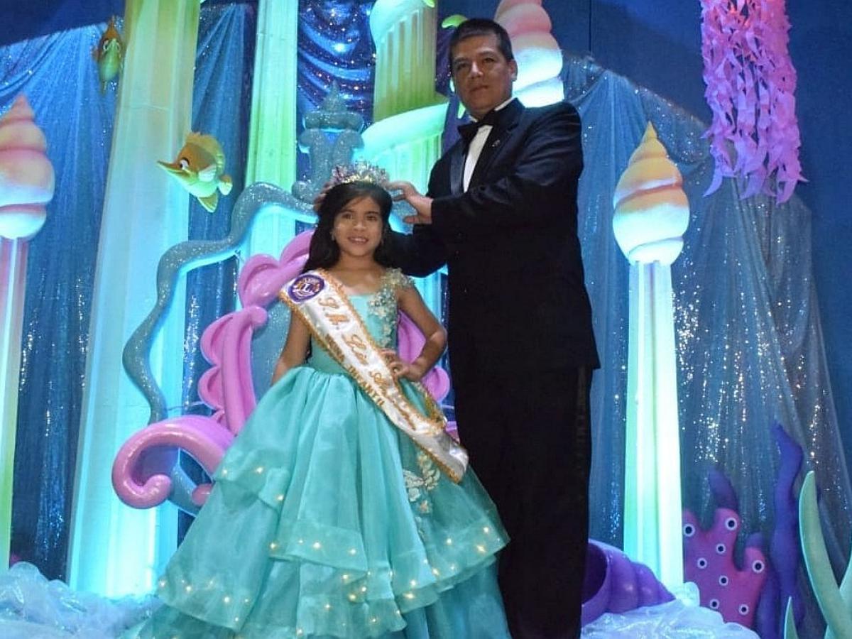 Liz Angelica Mera es coronada Reina Infantil del Festival de la Primavera FOTOS EDICION CORREO