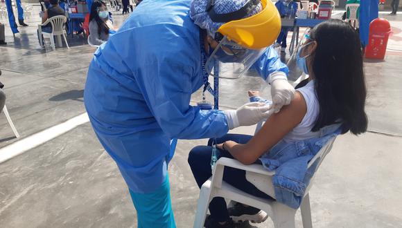 Inmunización se encuentra en su última etapa, mayores de 12 años. (Foto: Correo)