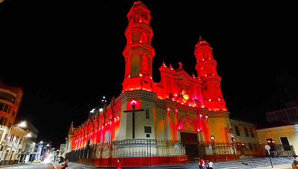 Catedral de Piura, se suma a la campaña Red Week “Semana Roja”.