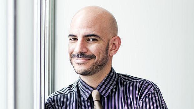 Facebook: Ricardo Morán publica nueva foto junto a su  joven pareja 